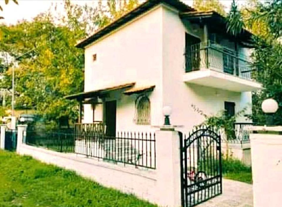 Продава 2ет къща с площ 100 м2 и двор 700 м2 в Ставрос, Гърция