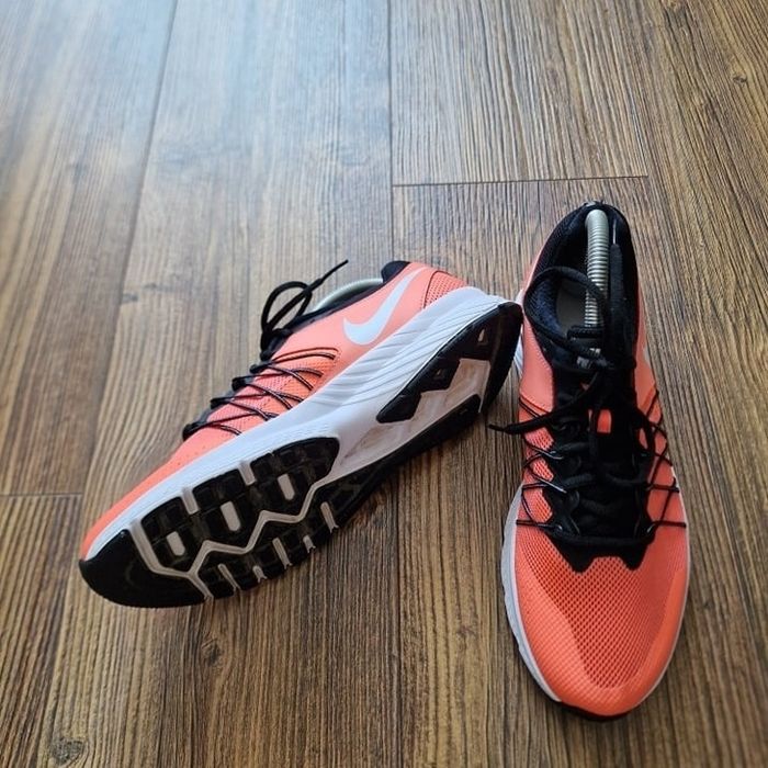 Страхотни дамски маратонки NIКЕ номер
40ти,без забележки, като нови ,