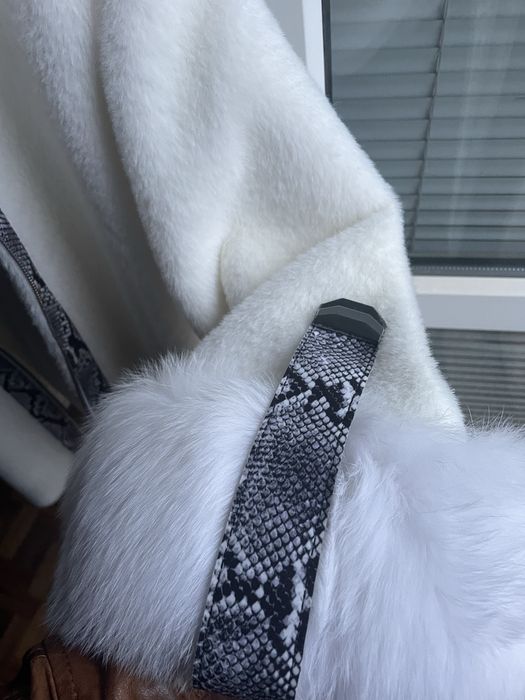 Бяло палто, Двулицев елек