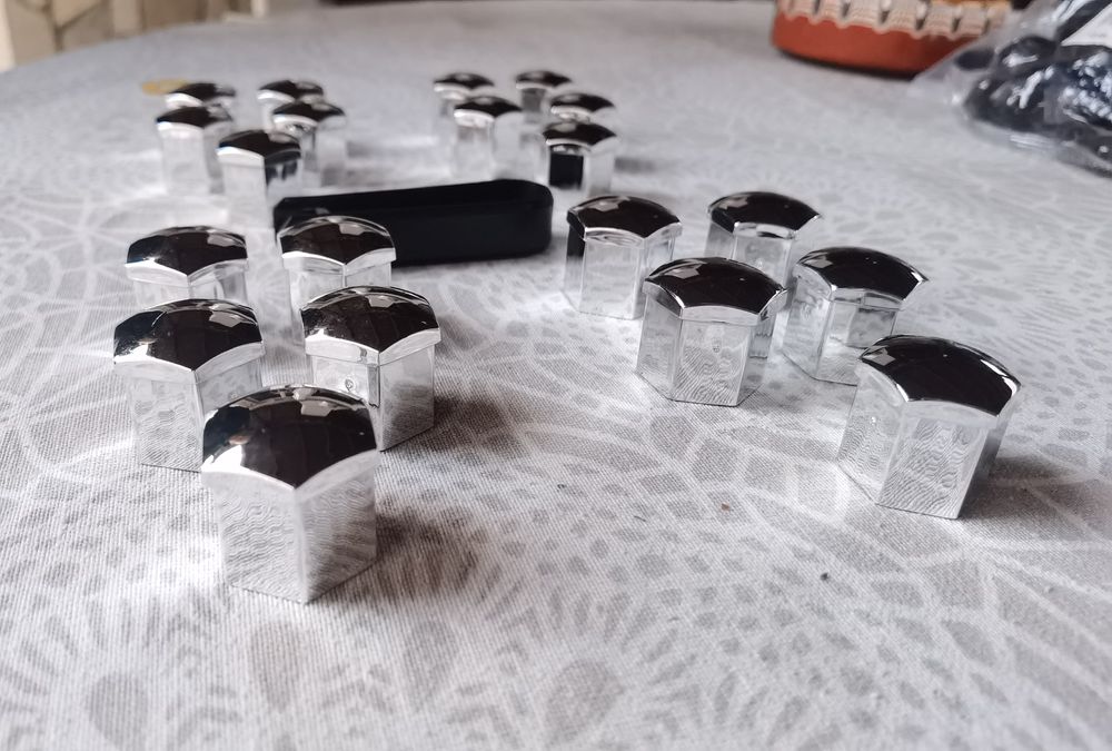 Хромирани капачки за болтове 17 и 19 мм