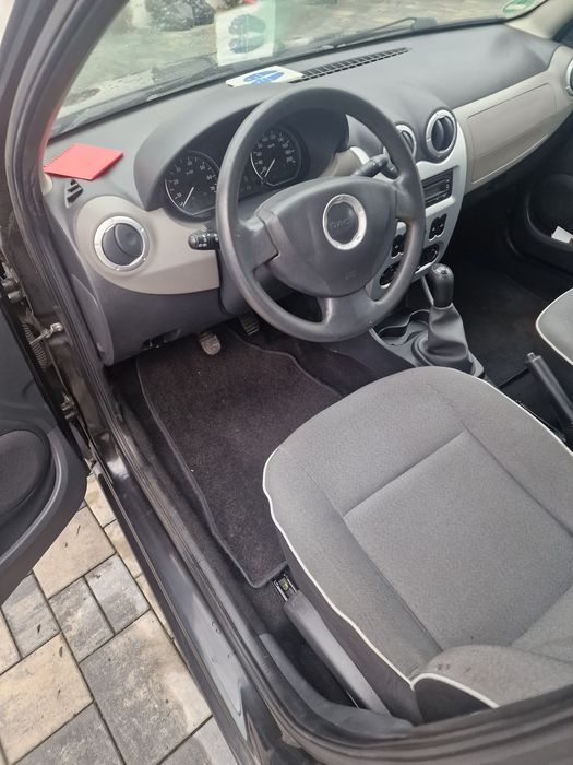 Vând Dacia sandero 2010