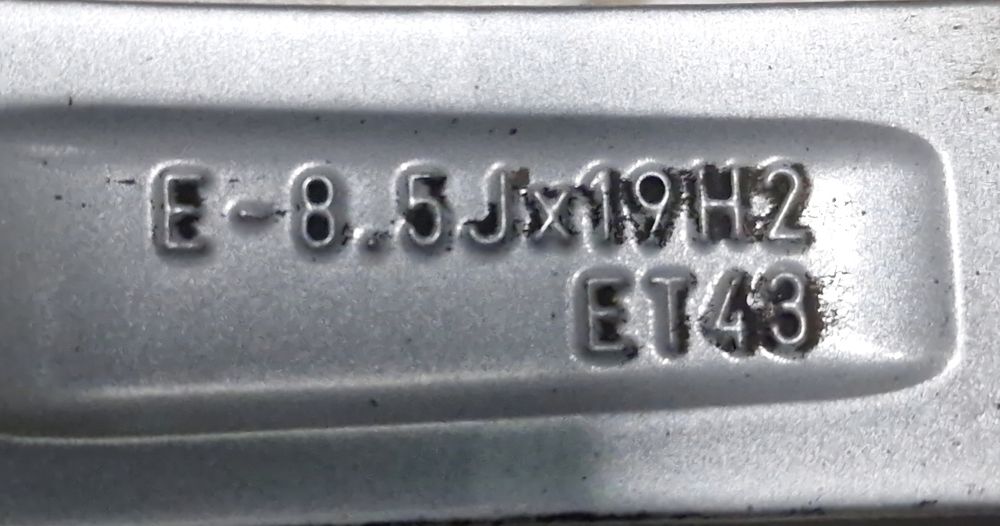 Нови гуми с джанти 255 /40 /19 за Audi