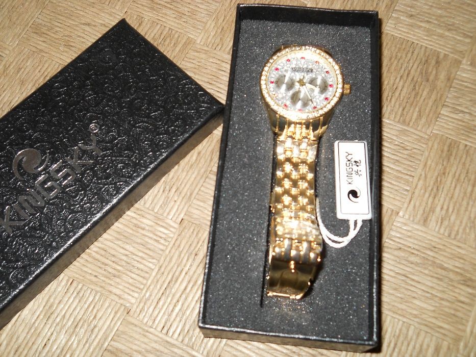 Продавам нов луксозен дамски часовник