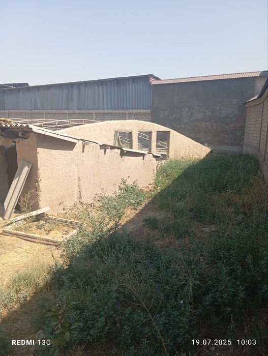 Ўртасаройда теплица 15 сотих сотилади