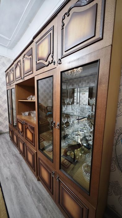 Продаю сервант для посуды, со шкафом.