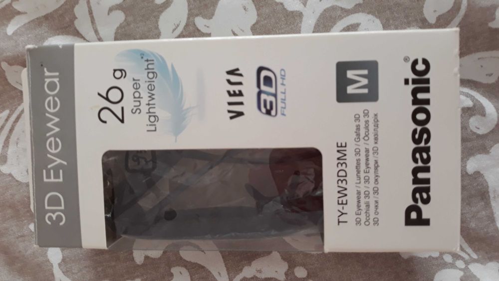 2 Ochelari 3D Panasonic si un videoproiector BenQ