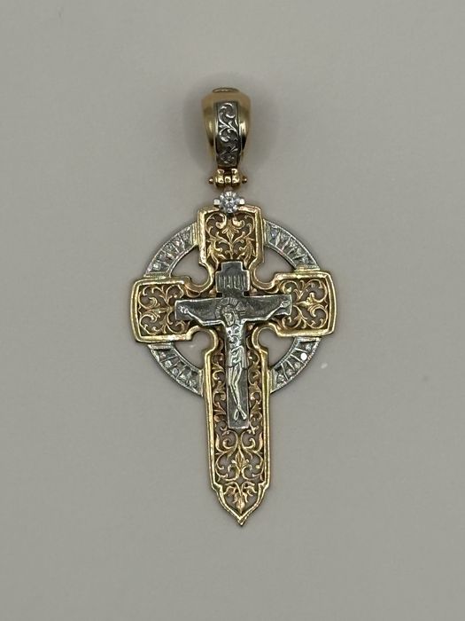 Золотой крест с брилиантами
