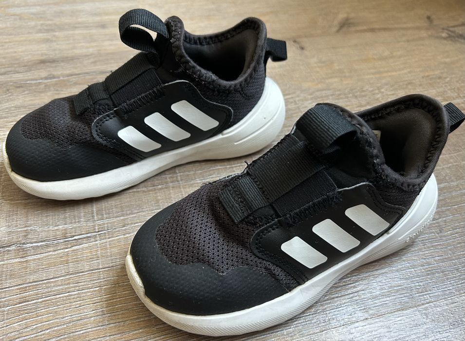 Маратонки Adidas намер 26