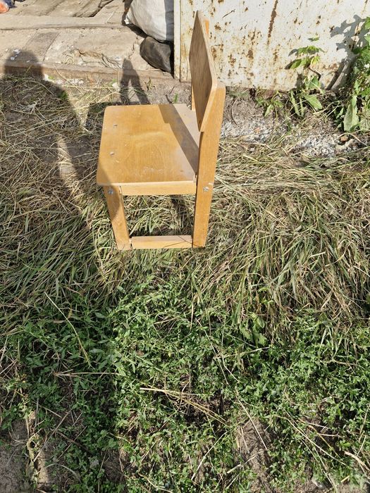 Продам детские качели и стульчик.