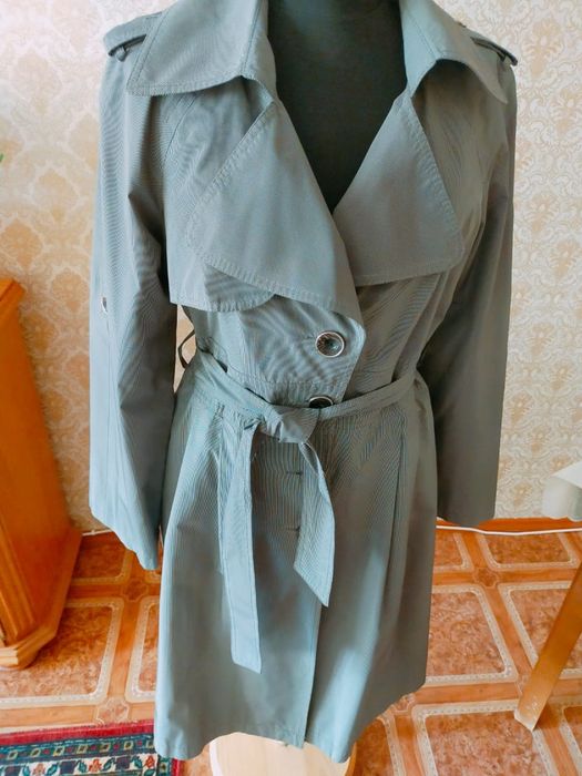 Продается плащ женский