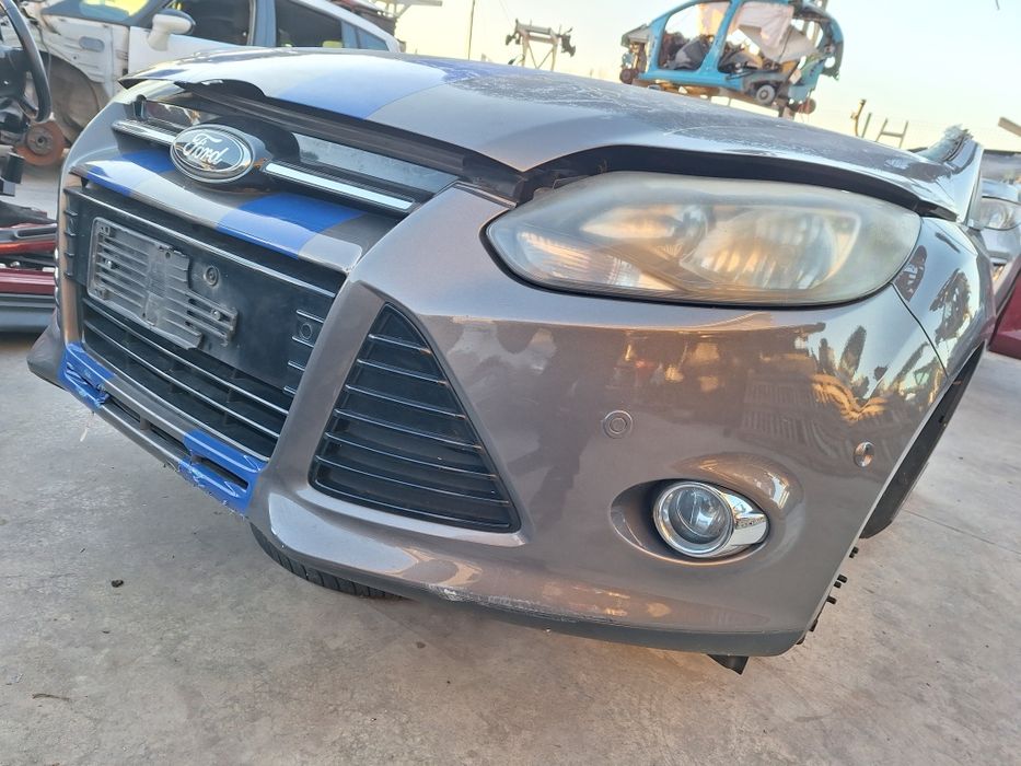 Предна броня с парктроници Ford Focus  / Форд Фокус 2013г.