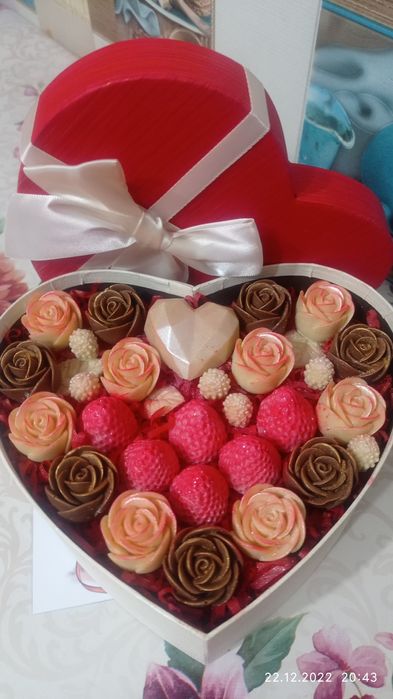 Шоколадные боксы и букеты