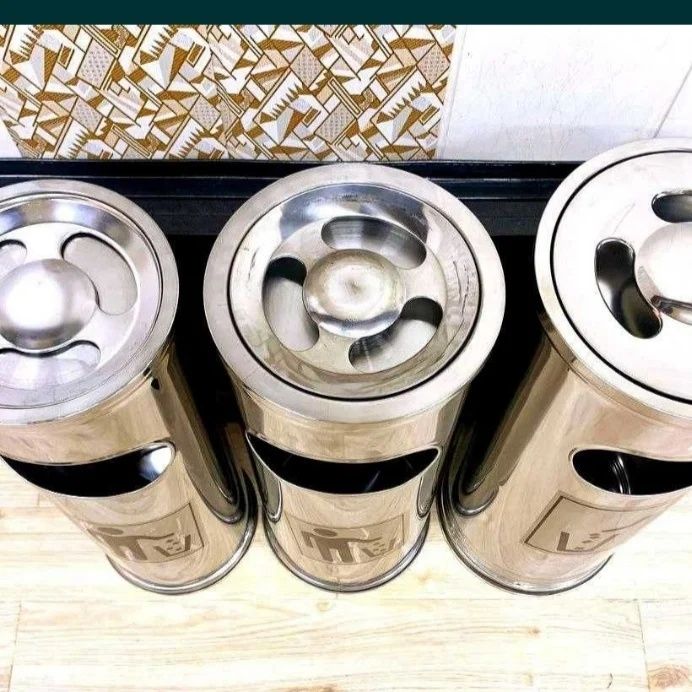 Урна с пепельницей