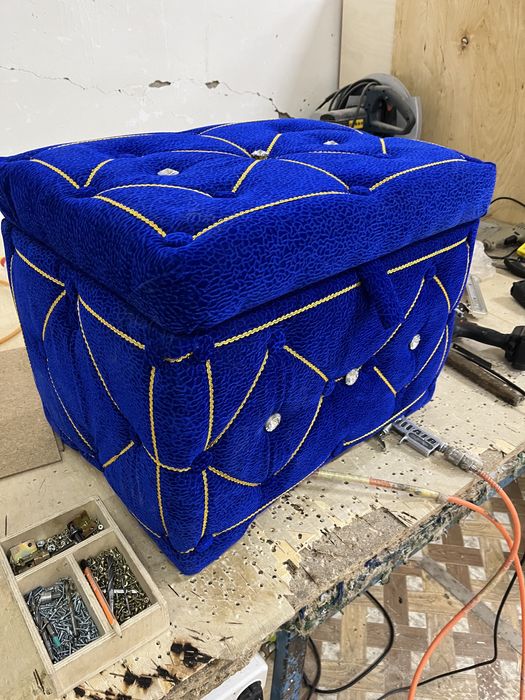 Пуфик ( типо диван ) размер 1 м 50см - 55 см