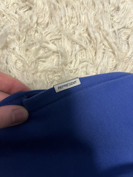 Pantaloni represent