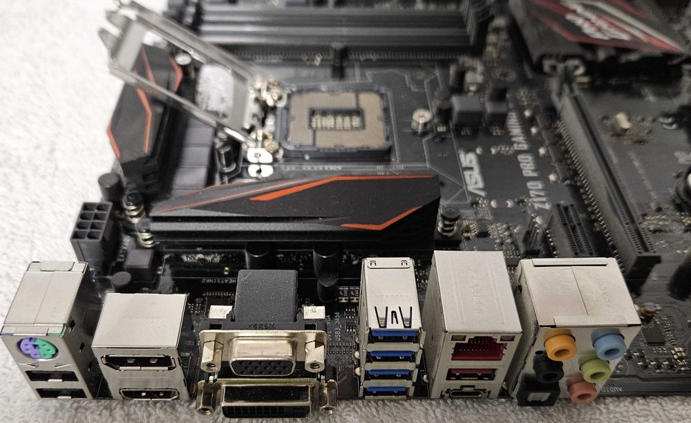 Placa de baza ASUS Z170 PRO GAMING soket 1151 pt gen 6 / 7