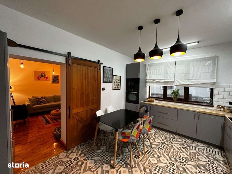 Proprietate independentă energetic format din 2 case si anexe