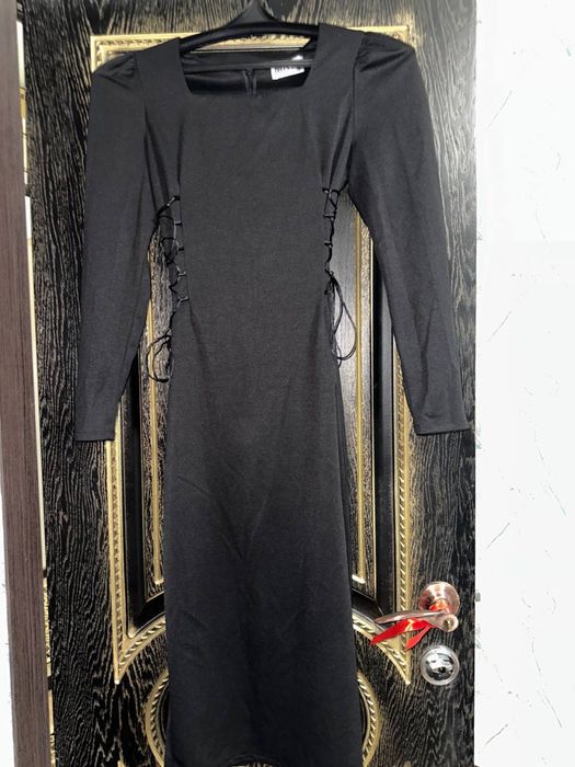 Продам платья разные