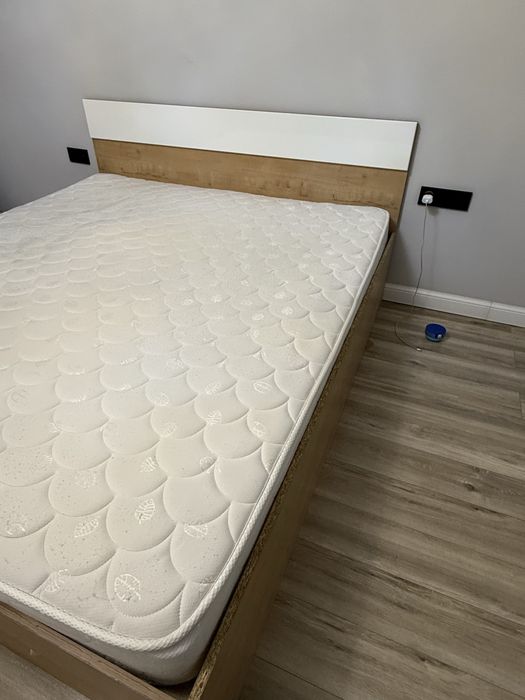 продается кровать с матрасом