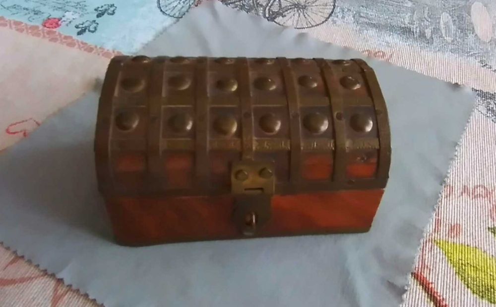 Продавам кутии за бижута