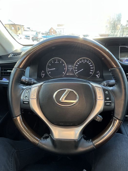 Лексус  еs   250