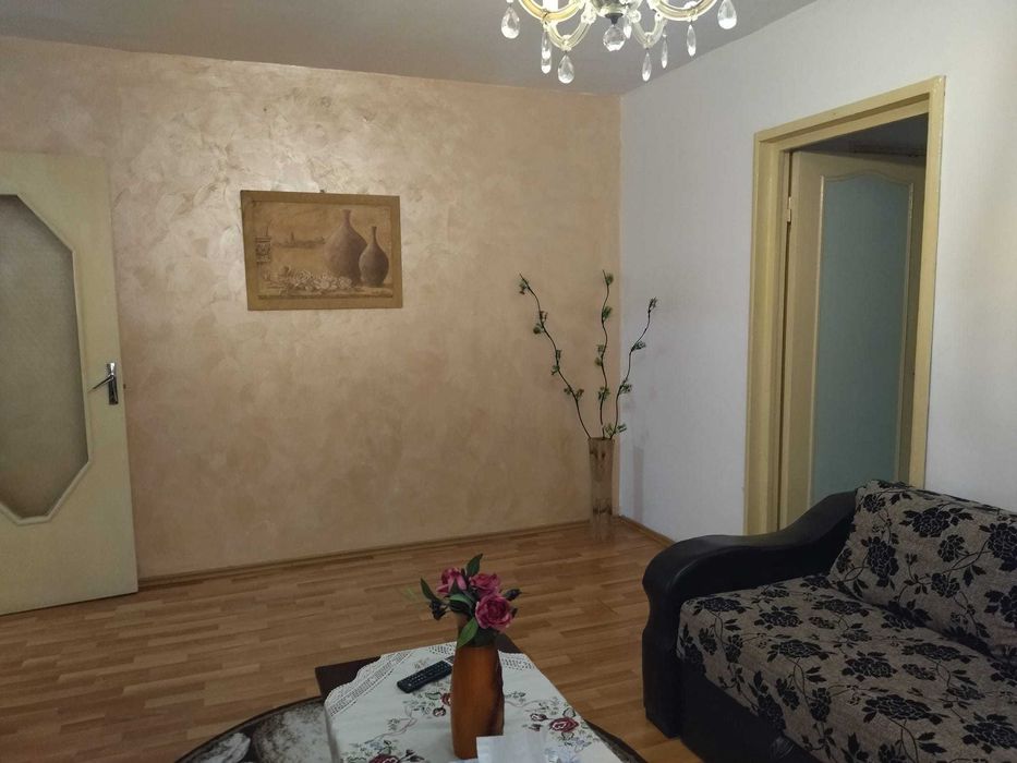 Inchiriez Apartament 2 camere, etaj 2, balcon închis
