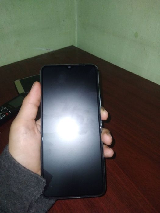 Vivo Y21         ((-64 talik)) 900.000ming