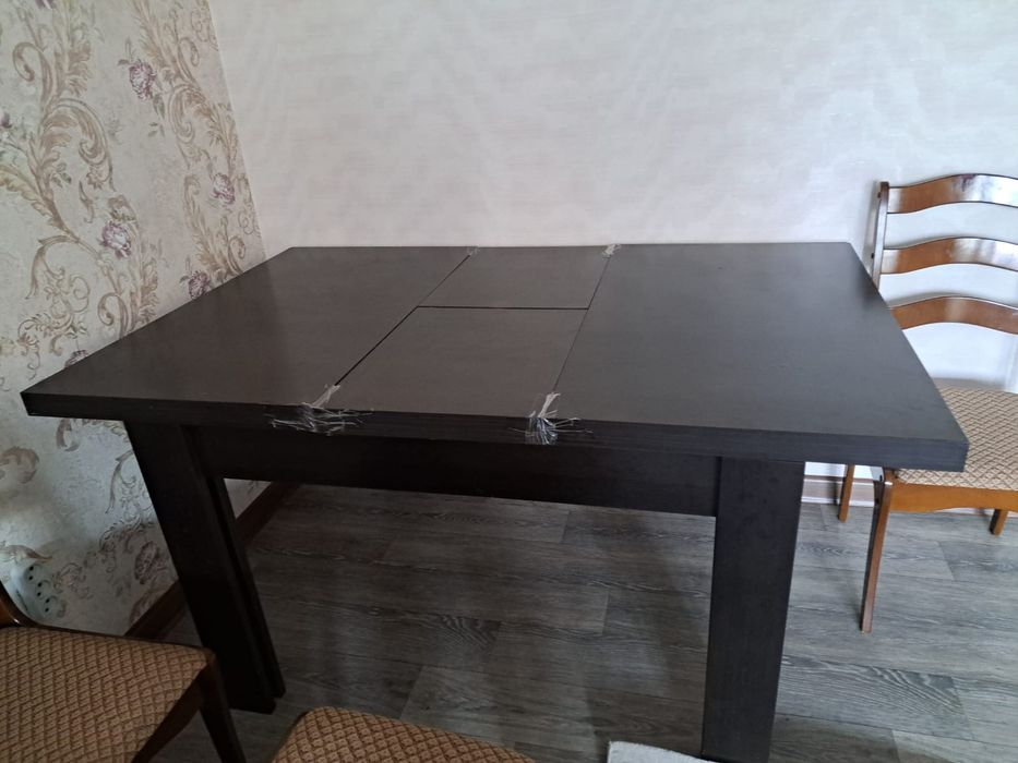 Мебель в дом  шкаф и стол