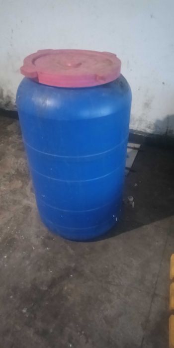 Бидони пластмасови