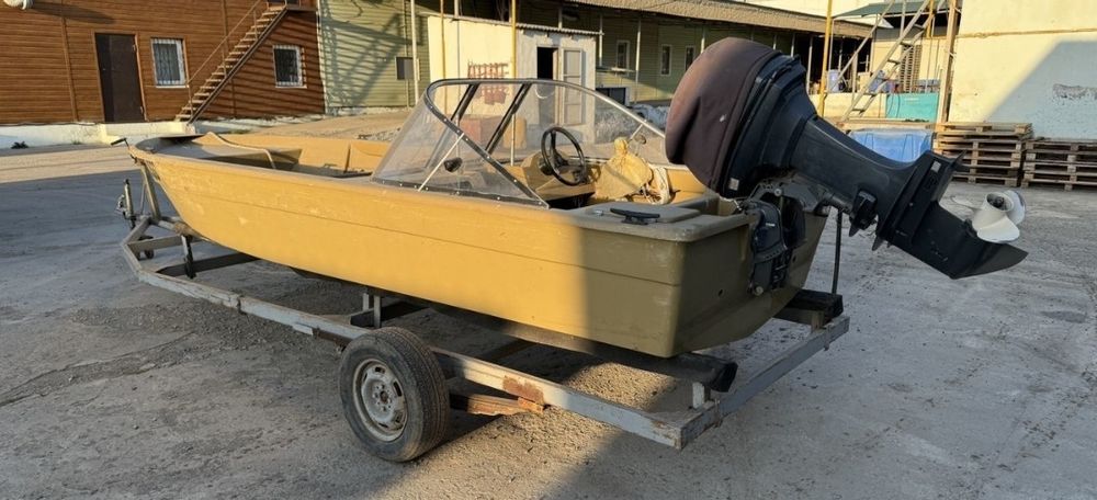 Лодка с  мотором