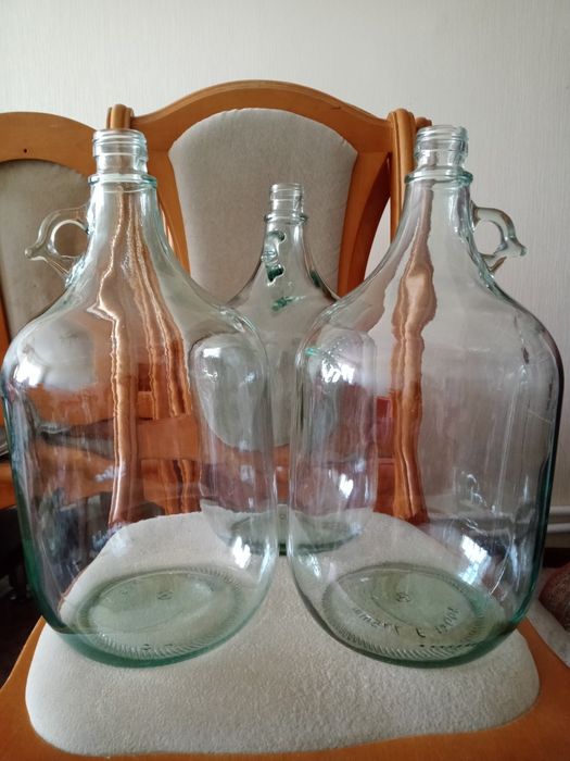 Продам бутыли стеклянные 5 л
