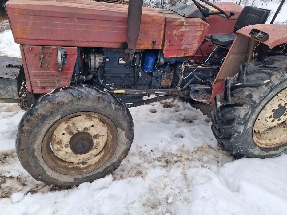 Vând tractor universal 550