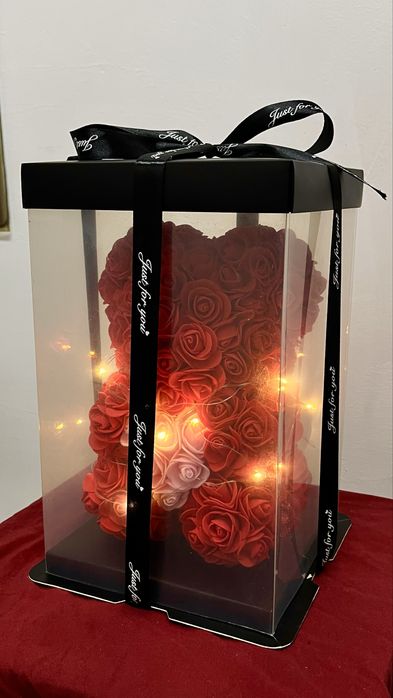 Мишка из роз с подсветкой в подарочной коробке