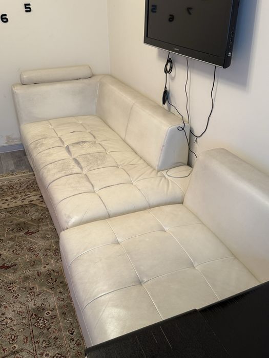 Диван белого цвета