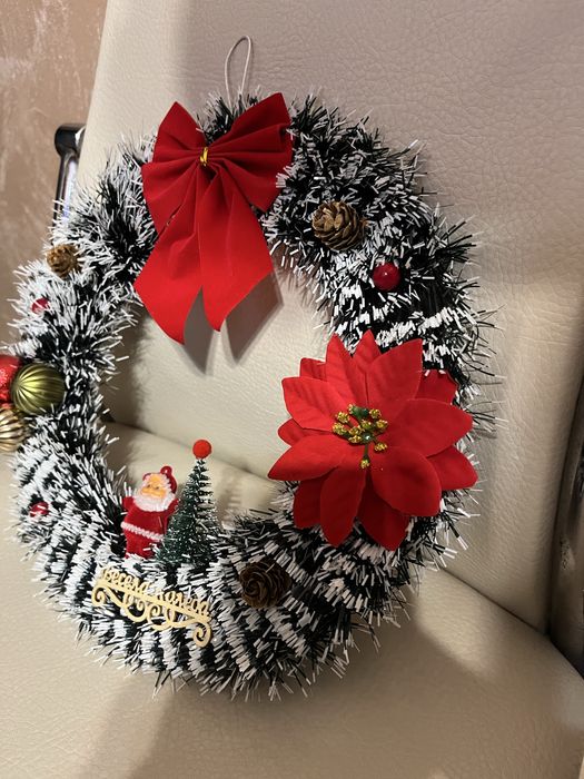 Коледна украса - свещници и венци