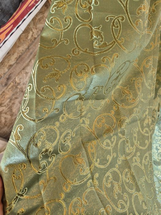 Срочно көшуге байланысты перде сатылады.