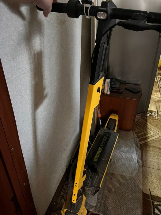 Электросамокат в отличном состоянии