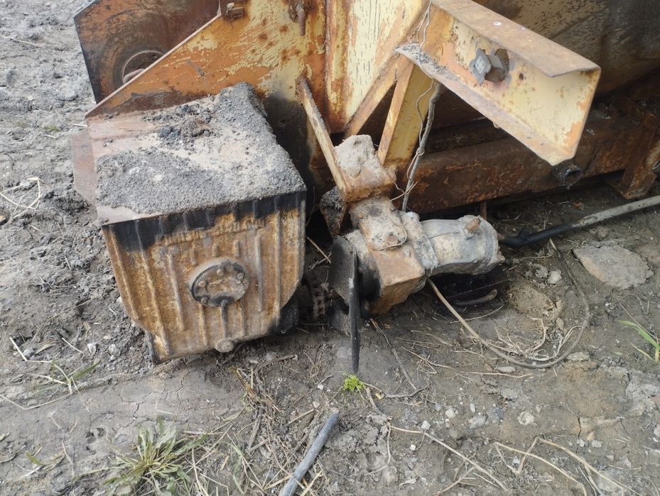 Пескоразбрасыватель, бункер для песка