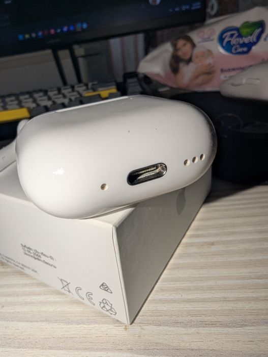 Airpods 4 ANC (Active Noise-Cancelling)