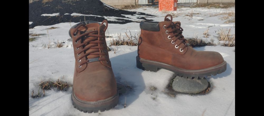 Ботинки зимные брендовые. Не промокают.