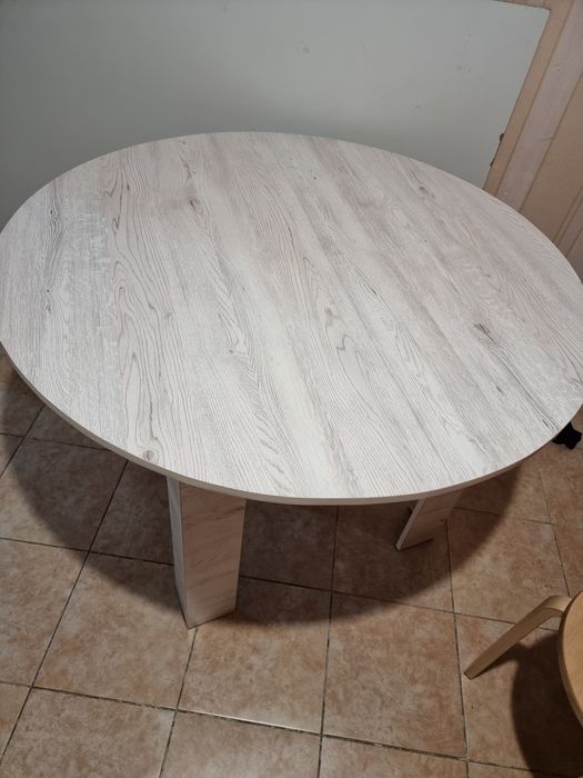 Спродам стол круглый