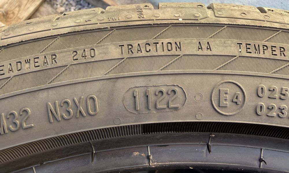 2бр 255/35/19 на 7+мм с 22дот Континентал