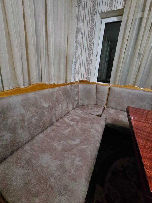 Продаю уголок в хорошем состоянии