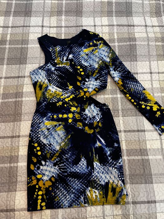 Дамска рокля с едно рамо