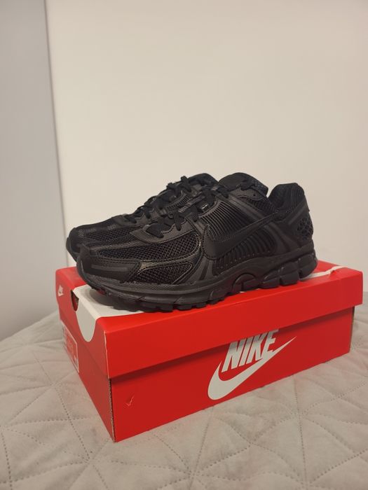 Nike Vomero 5 All Black