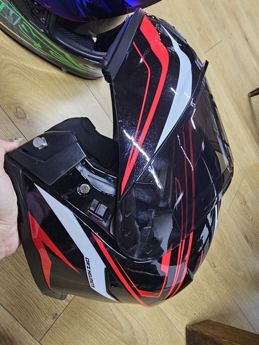 Căști moto...una noua ,cealalta folosita de cateva ori