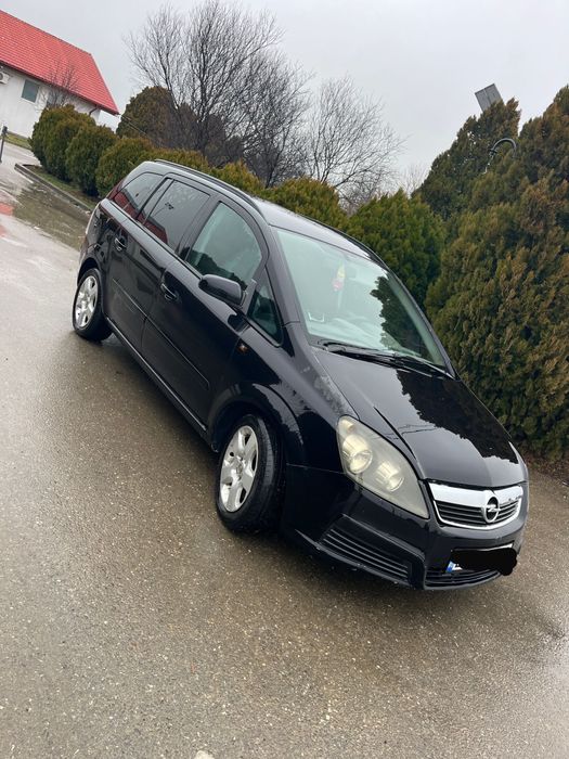 Opel Zamfira.