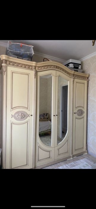 Шифоньер и камод с зеркалом