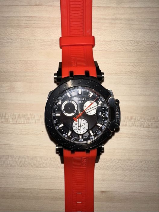 Продавам Tissot T-RACE Chronograph