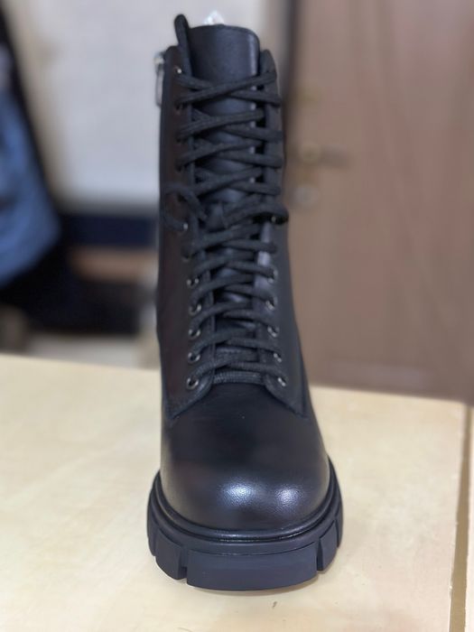 Демисезонные кожаные ботинки